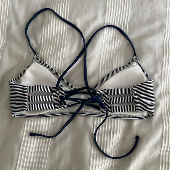 Xhilaration Bikini Swim Top - Picture 2 of 2